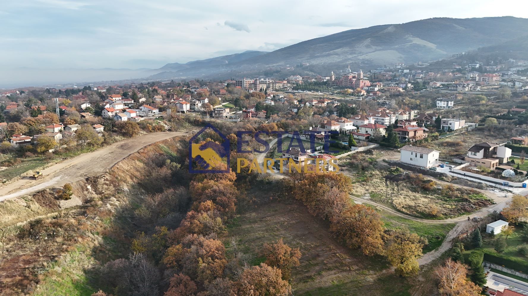 Два съседни урегулирани парцела за жилищно строителство в с. Белащица - 0