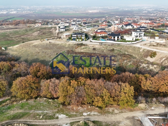 Два съседни урегулирани парцела за жилищно строителство в с. Белащица - 0