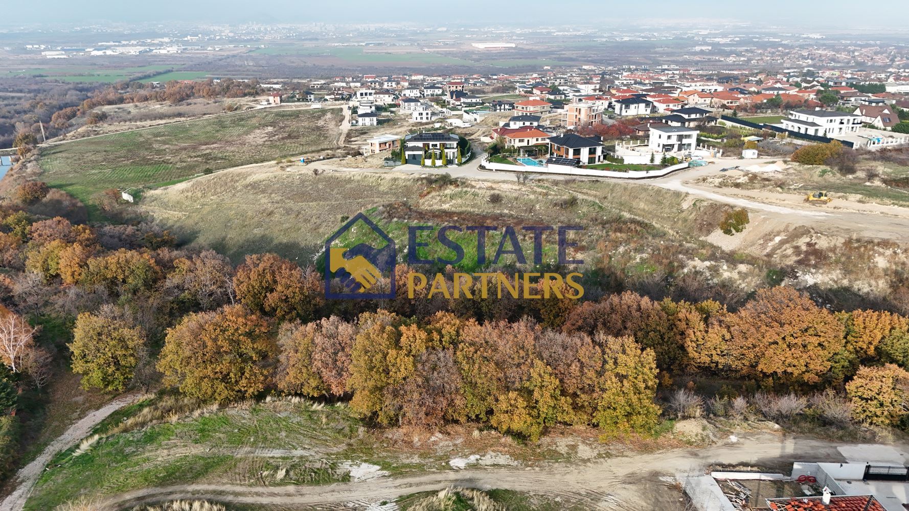 Два съседни урегулирани парцела за жилищно строителство в с. Белащица - 0