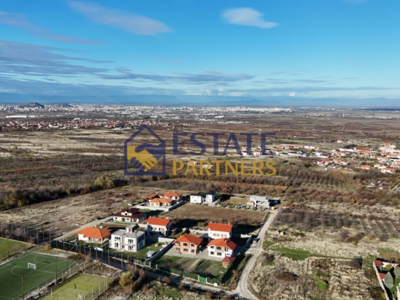 Урегулиран парцел с гледка и отлична локация в с. Брестник - 0