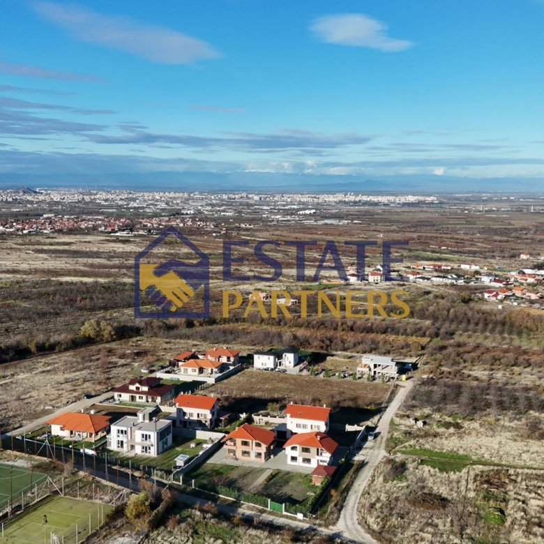 Урегулиран парцел с гледка и отлична локация в с. Брестник - 0