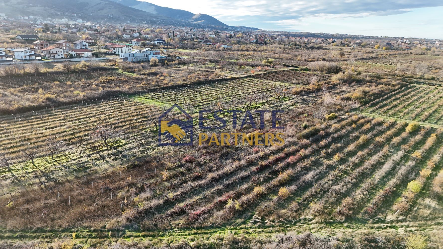 Поземлен имот 5400 кв.м в с. Брестник, м. Червенака - 0