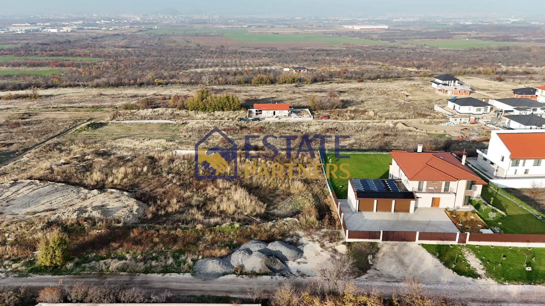 Просторен парцел с панорамна гледка и удобен достъп в Белащица - 0