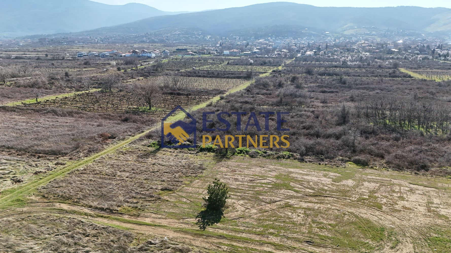 Ексклузивно от Estate Partners – УПИ за къща в с. Брестник - 0