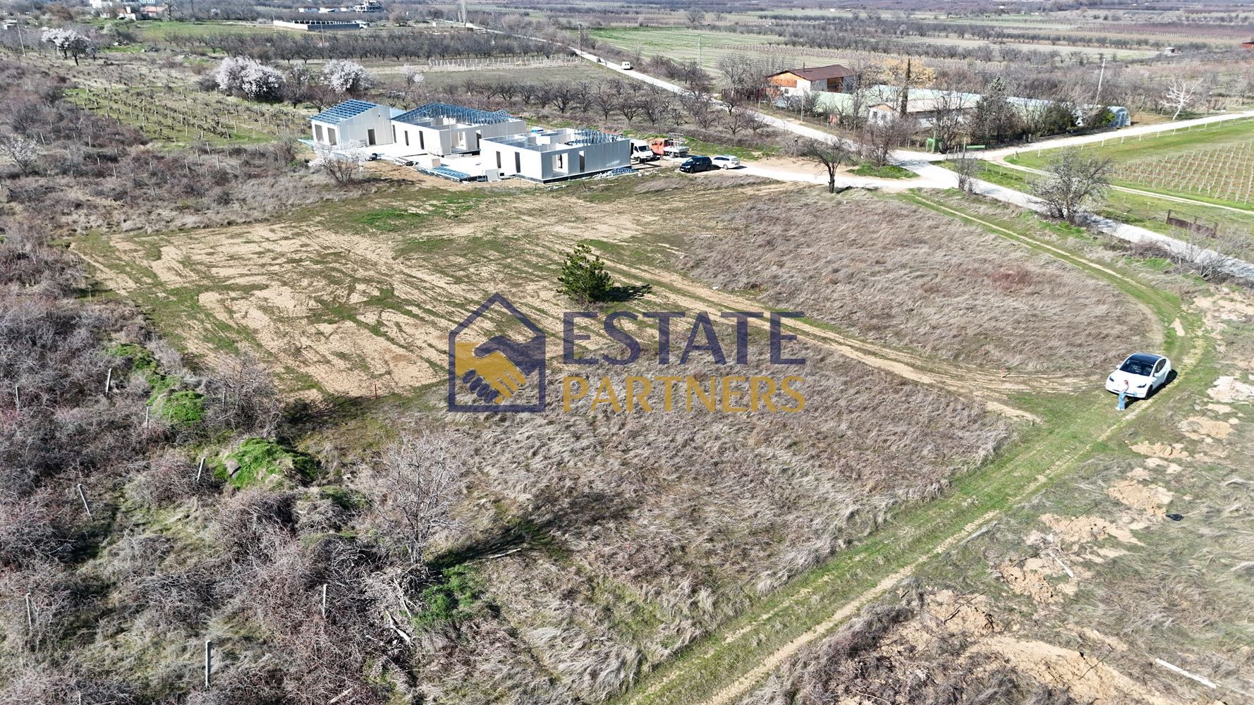 Ексклузивно от Estate Partners – УПИ за къща в с. Брестник - 0