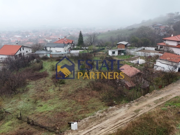 Голям парцел с потенциал в с. Брестник – м-т Падината - 0