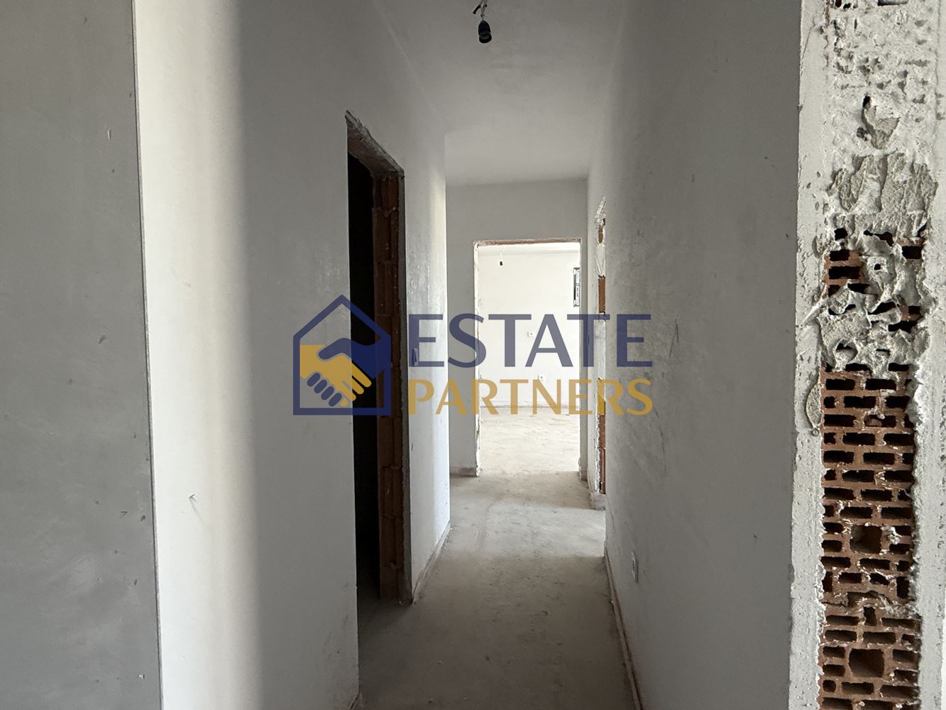 Просторен тристаен апартамент на с акт 16 в комплекс на Гребната база - 0