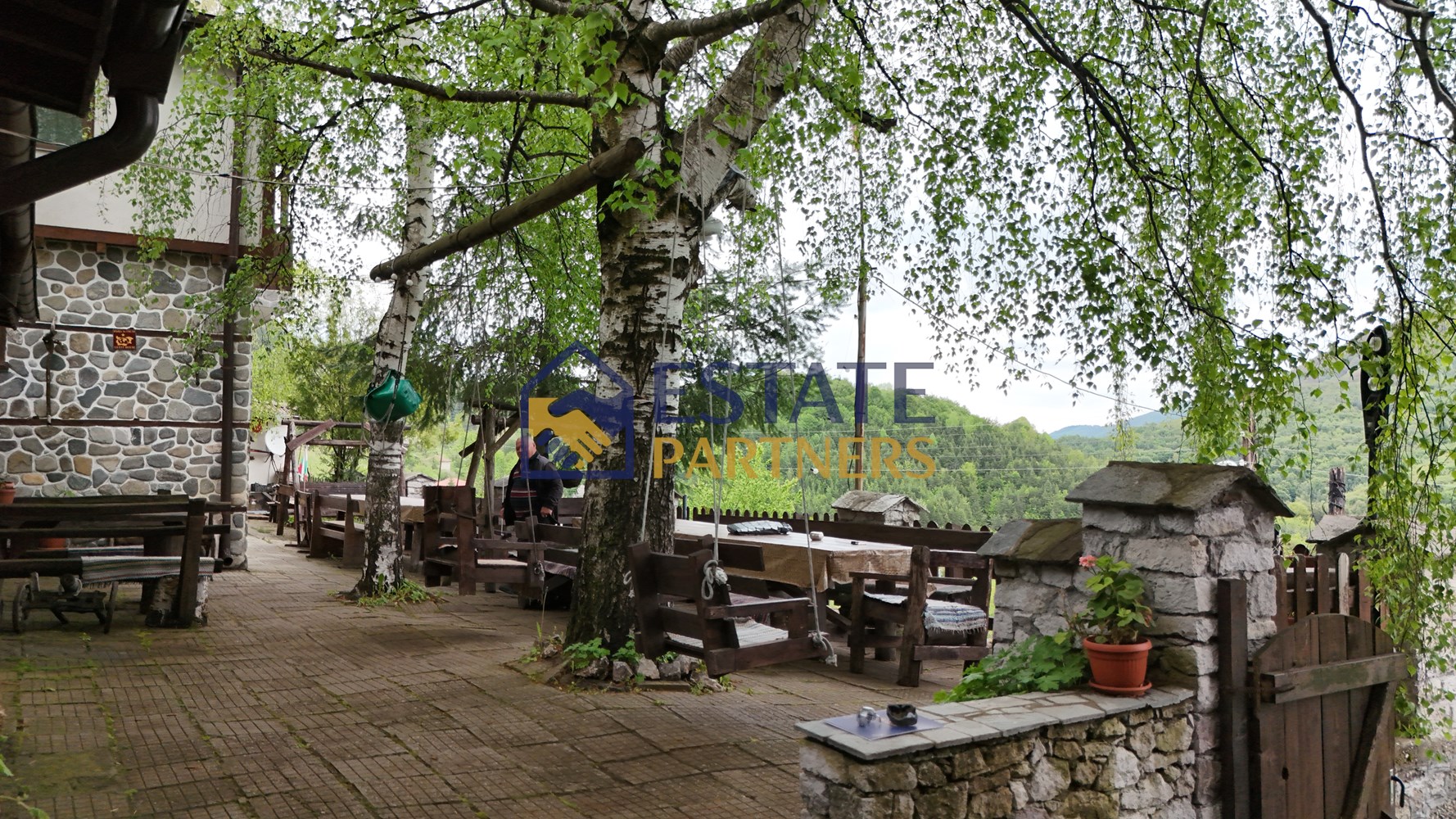 Две къщи, подходящи за инвестиция, лично ползване или развитие на туристическа концепция - 0
